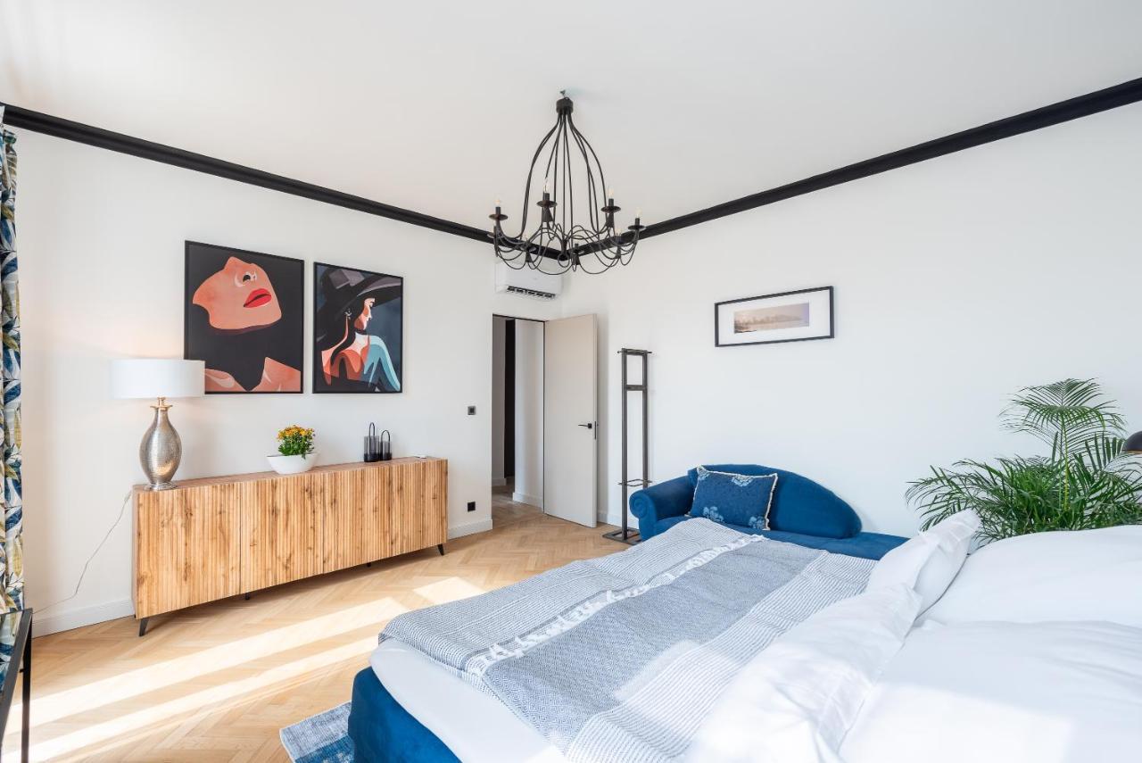 Luxury Apartment With A Balcony And A Terrace Prága Kültér fotó
